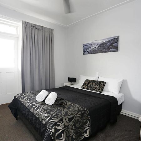 The Lakes Hotel Entrance Exterior foto